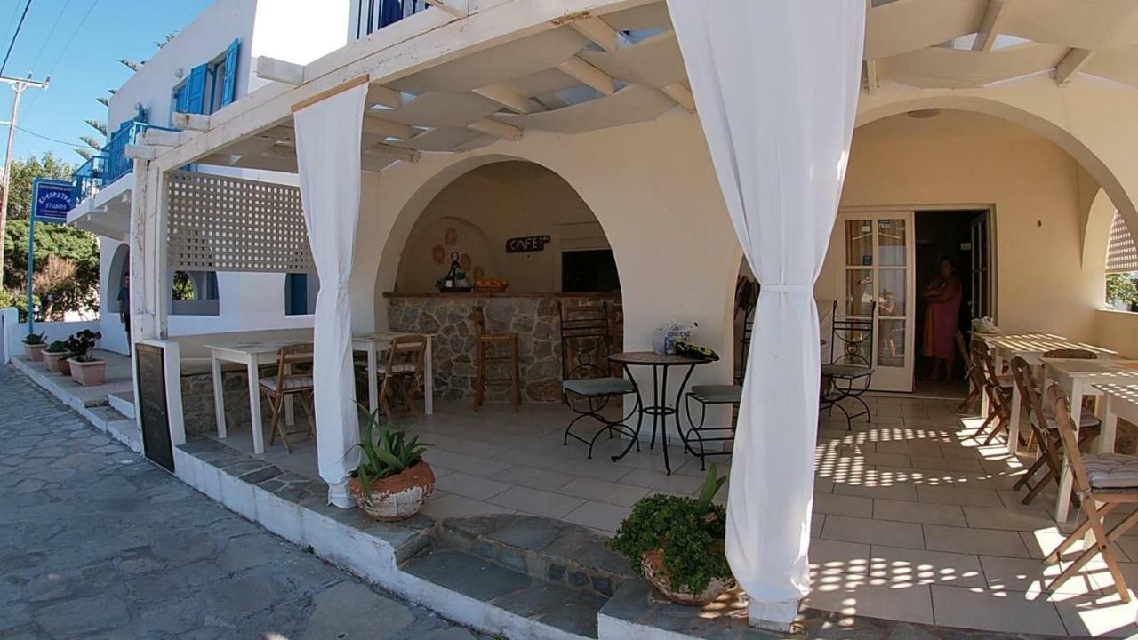Pavlos Rooms Livadia  Eksteriør billede